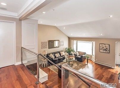 3rd image of 6 Maiden Ln