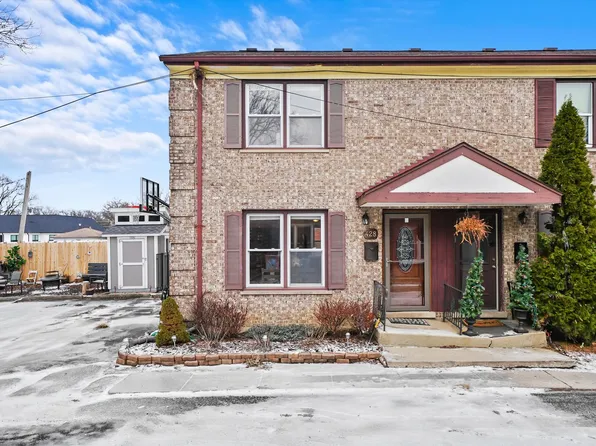 428 N Kennicott Ave, Arlington Heights, IL 60005