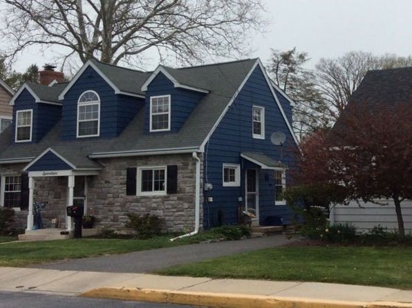 17 S Kinzer Ave, New Holland, PA 17557