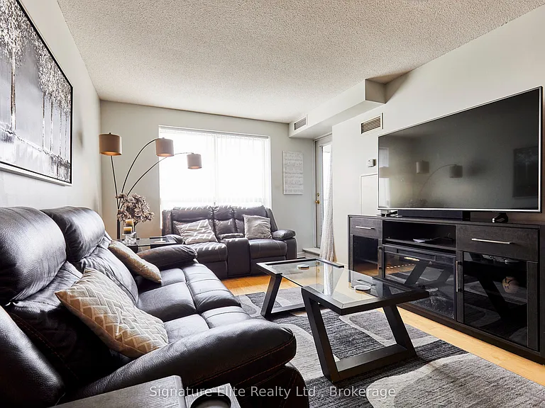 11 Oneida Cres #LPH05 — Photo 4