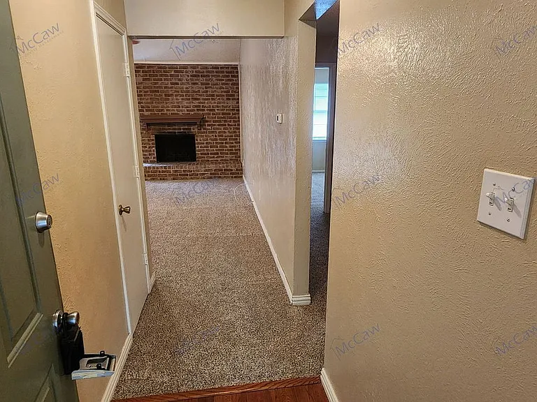 2204 Oak Hill Dr — Photo 3