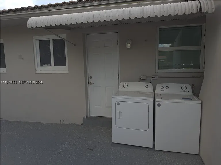 1403 Adams St — Photo 31