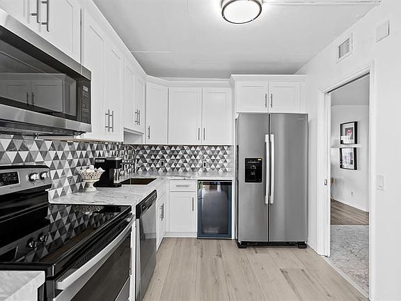 4th image of 3200 N Palm Aire Dr APT 901