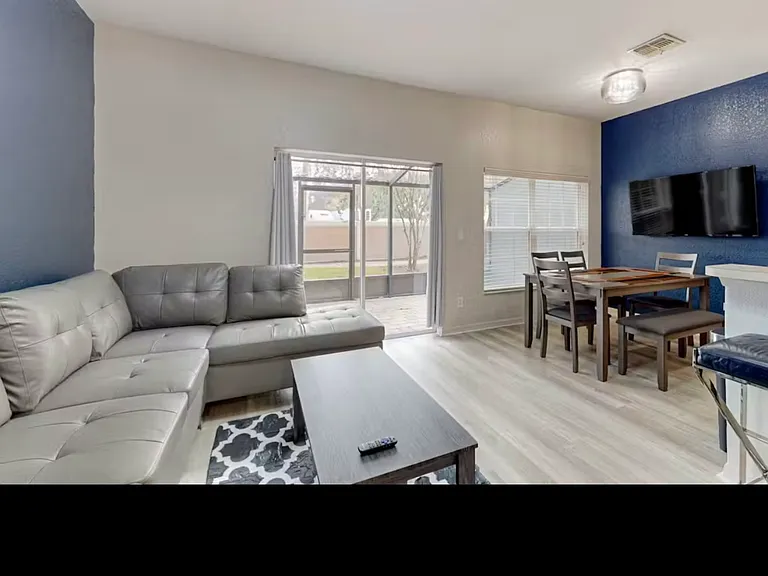 2466 Caravelle Cir — Photo 2