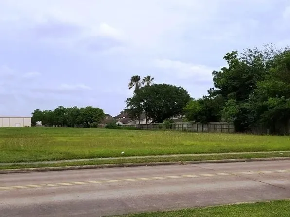 3637 Watters Rd, Pasadena, TX 77504