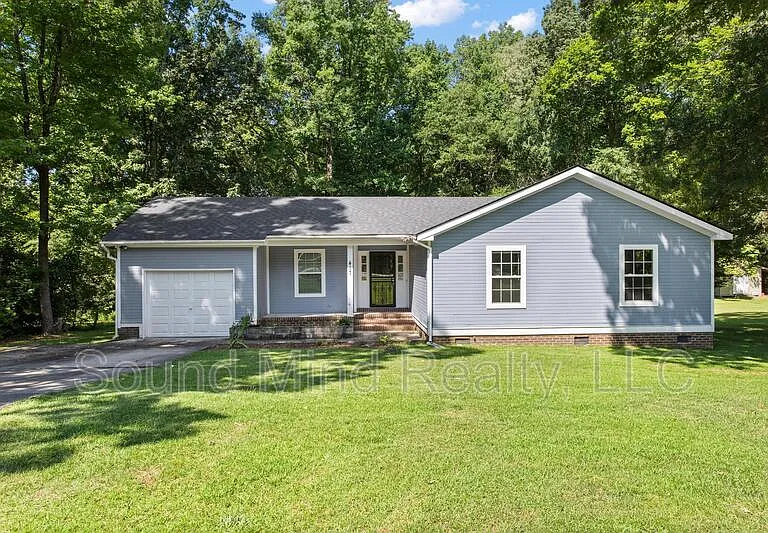 417 Foxhall Dr — Photo 1