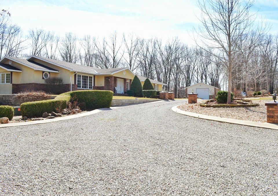 1st image of 82 Whispering Oaks Dr