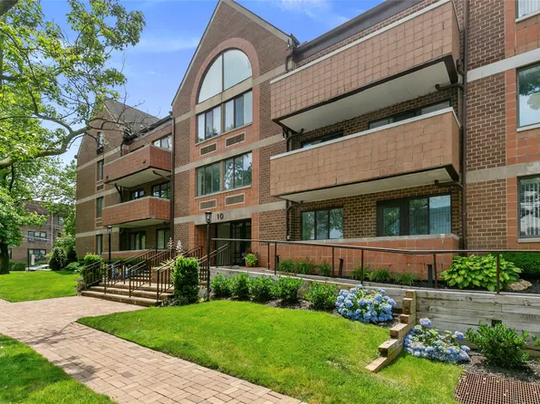 10 canterbury Road apt 2g, Great Neck, NY 11021