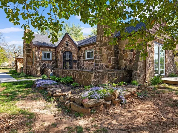 2204 N Douglas Avenue, Springfield, MO 65803