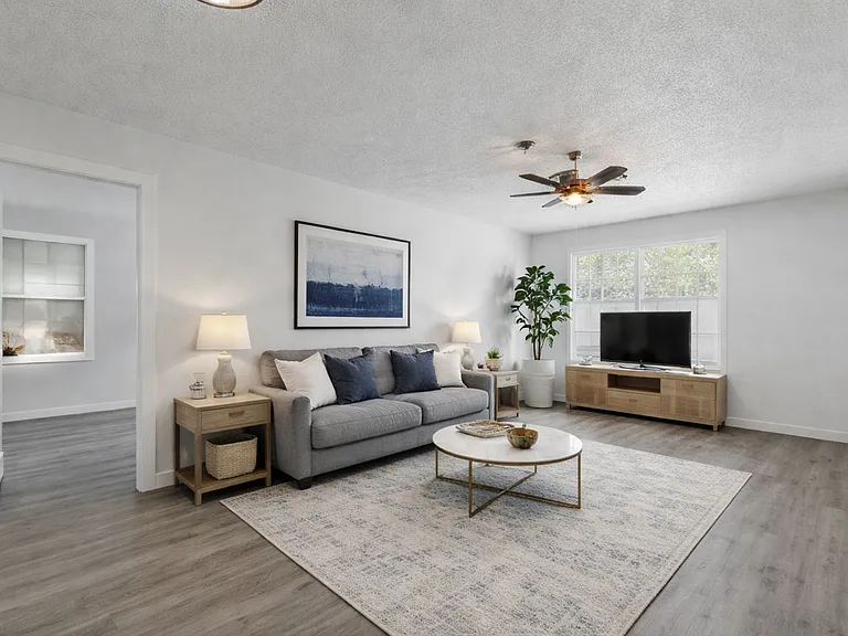 Black Oak Residences — Photo 1