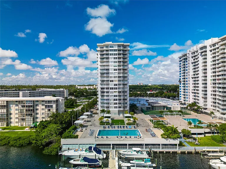 18011 Biscayne Blvd #902 — Photo 11