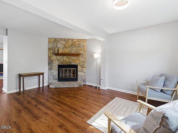 5th image of 819 Genford Ct