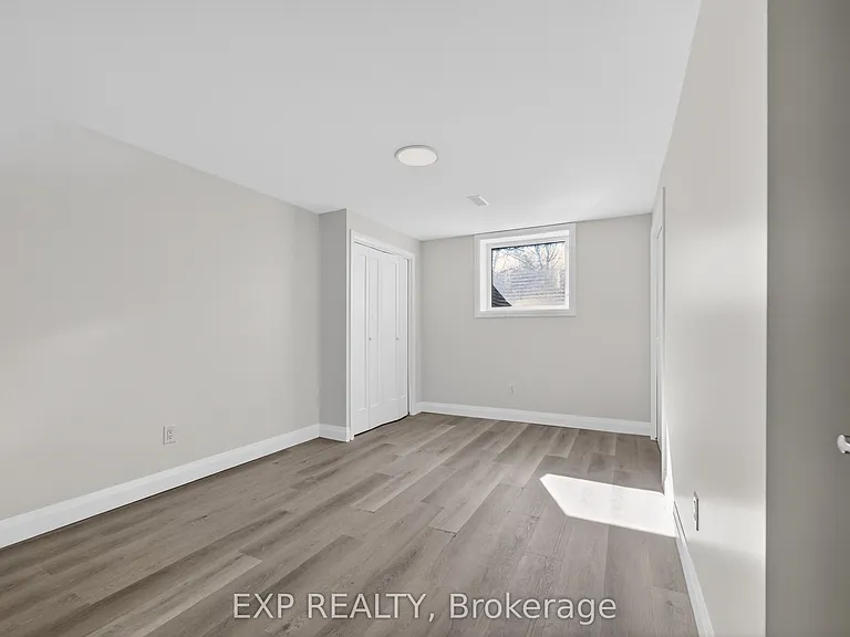 2580 Noella Cres #LOWER — Photo 12
