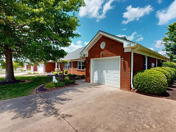 4th image of 109 Horseshoe Ct