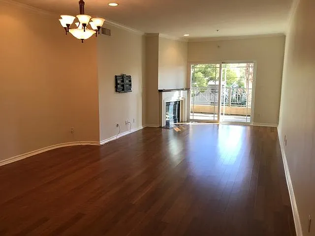 10715 Camarillo St #201