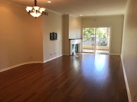 10715 Camarillo St, North Hollywood, CA