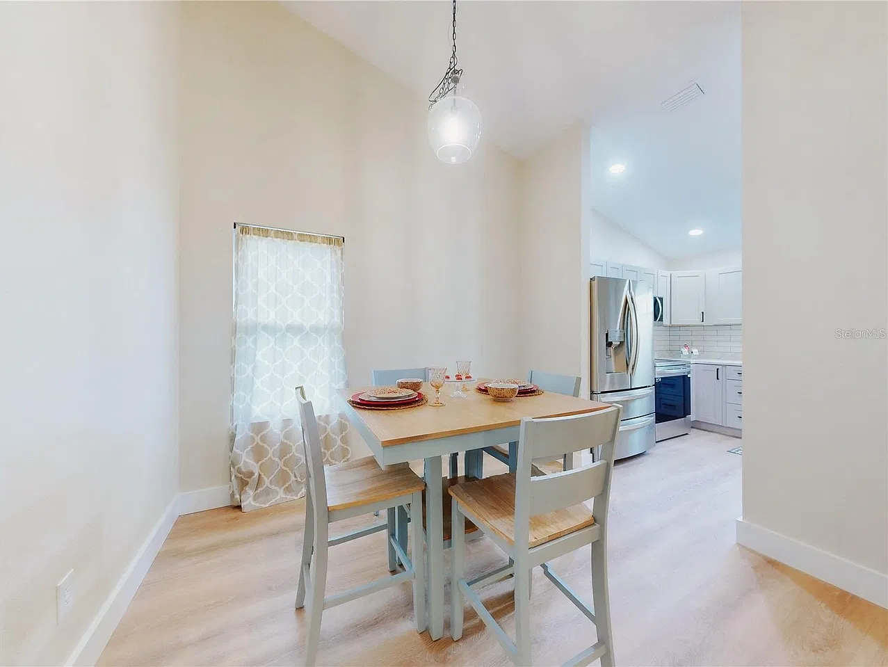 3 bed, 2.0 bath, 2169 sqft, $2,400 — Photo 4