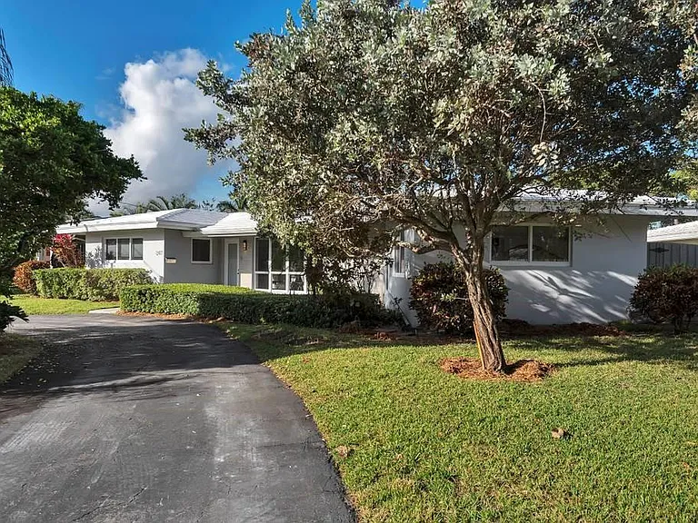2417 Bayview Dr — Photo 4