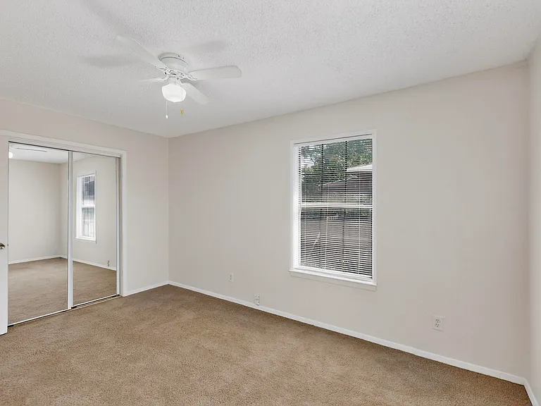 5322 Columbia Ave — Photo 8