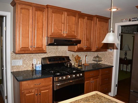 5th image of 12 Chestnut Hill Ct