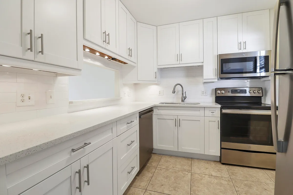 Building Photo - 12016 Greenway Cir S #204