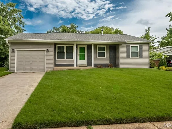 121 Foxtree Dr, Hazelwood, MO 63042