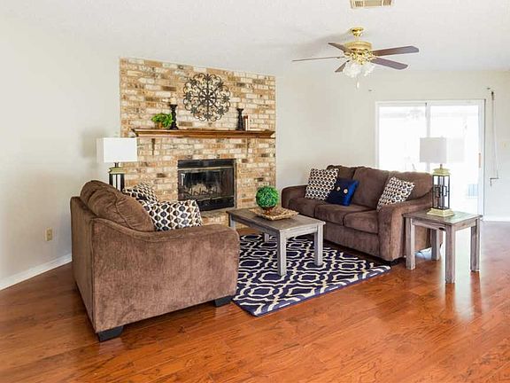4th image of 2012 Coral Creek Dr