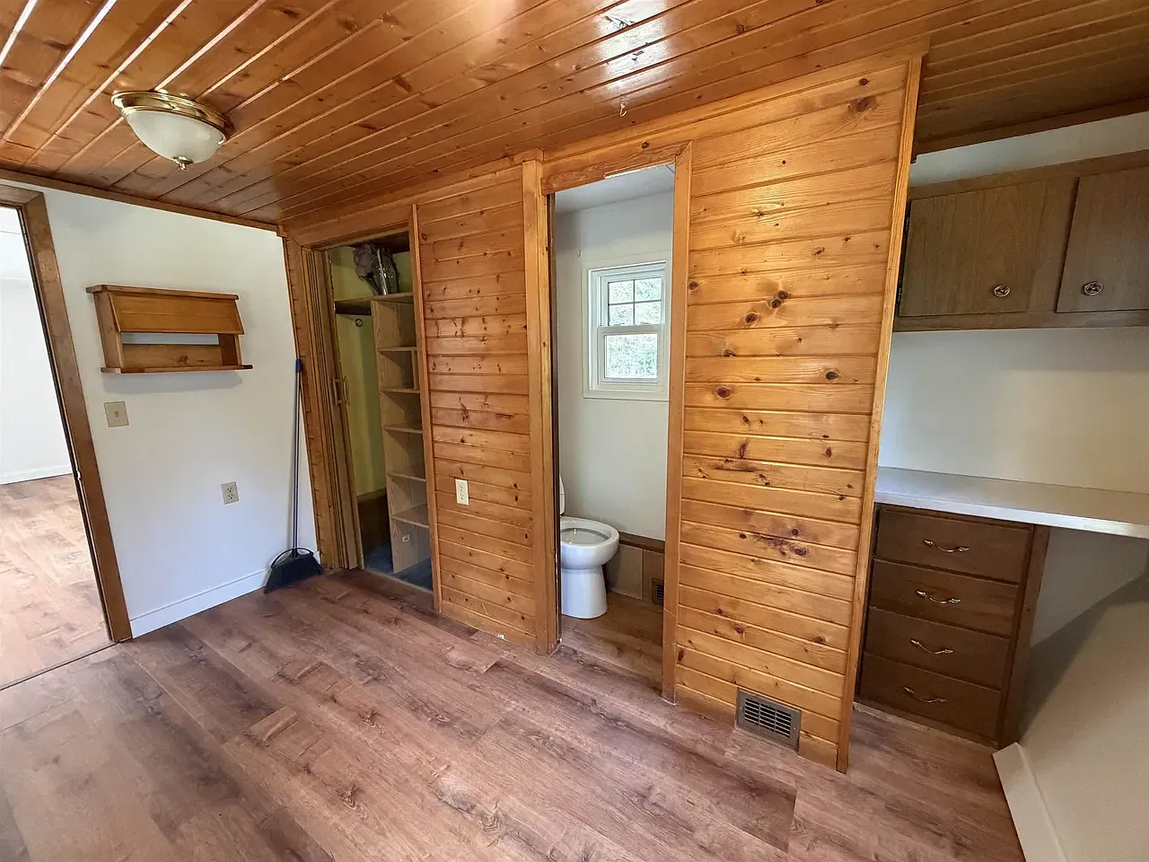 2 bed, 565 sqft, $1,100 — Photo 2
