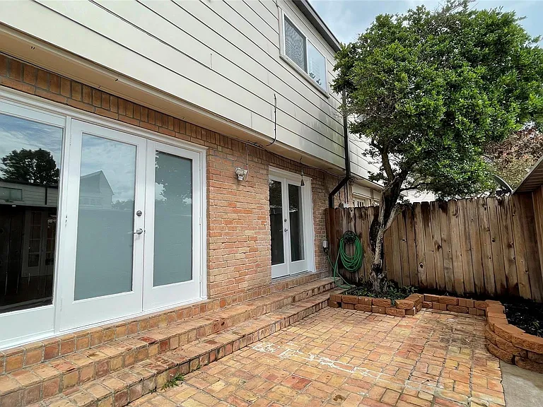 403 N Post Oak Ln #403 — Photo 8