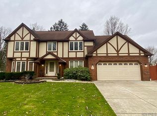 10 Mill Valley Dr, East Amherst, NY 14051