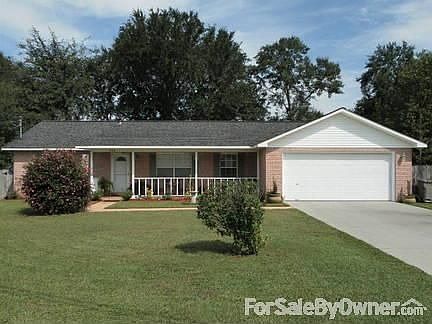 Front of House
						:
						Nice Manicured Lawn
