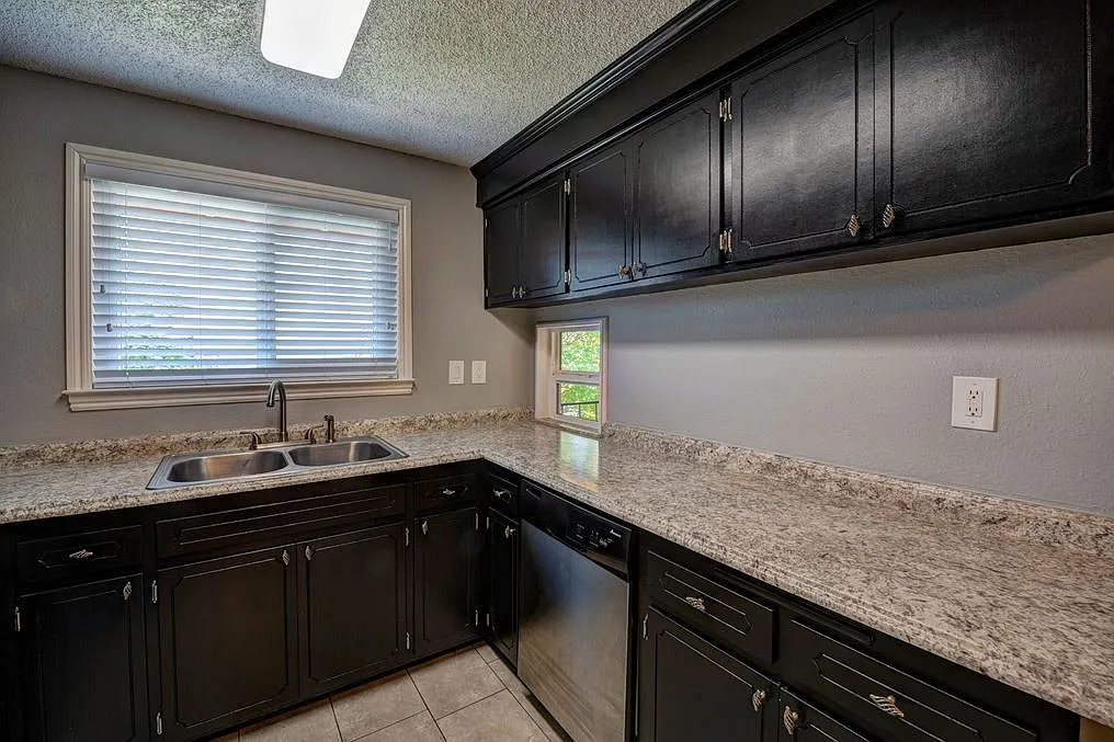 Riverview Condominiums — Photo 3