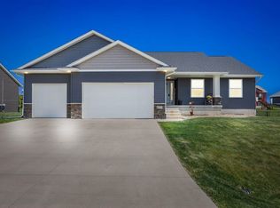 2777 Creekview Trl, Palo, IA 52324