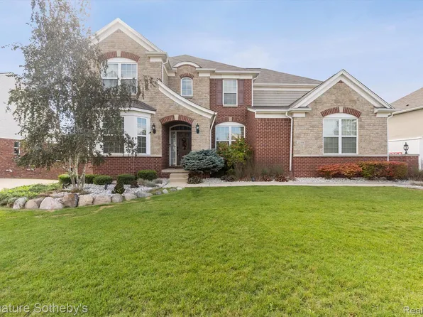 22308 Lujon Dr, Farmington, MI 48167