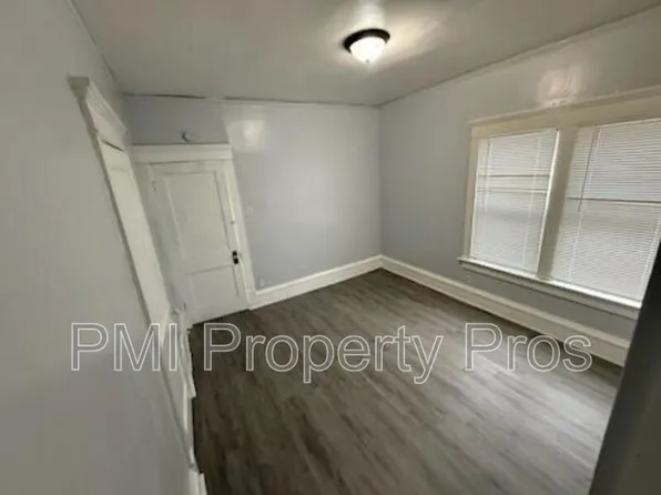 3225 N 27th St, Milwaukee, WI 53216