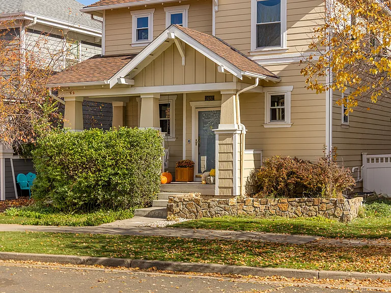 2682 Valentia St — Photo 48