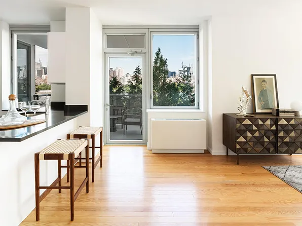 4540 Center Boulevard image 1 of 9