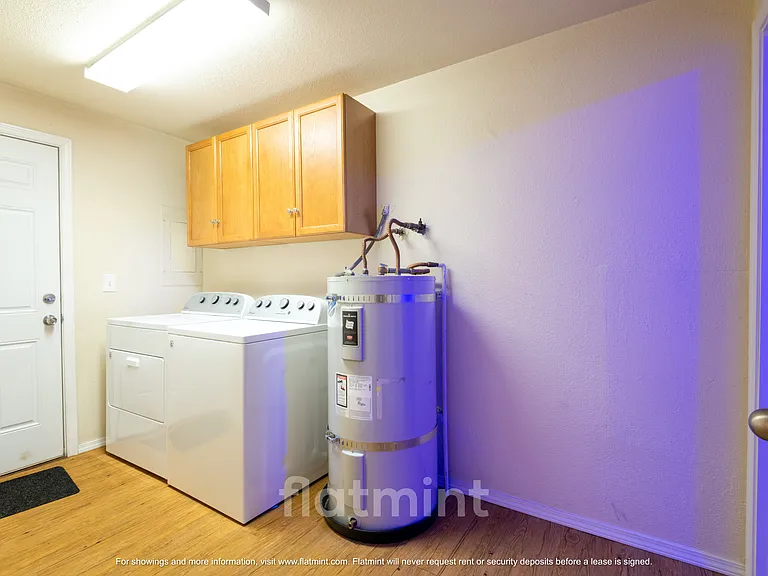 11901-11903 Ainsworth Ave S #11901 — Photo 10
