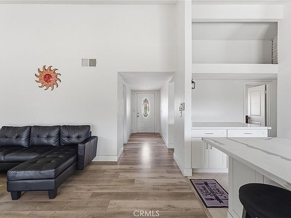 4th image of 2554 W Chanticleer Rd