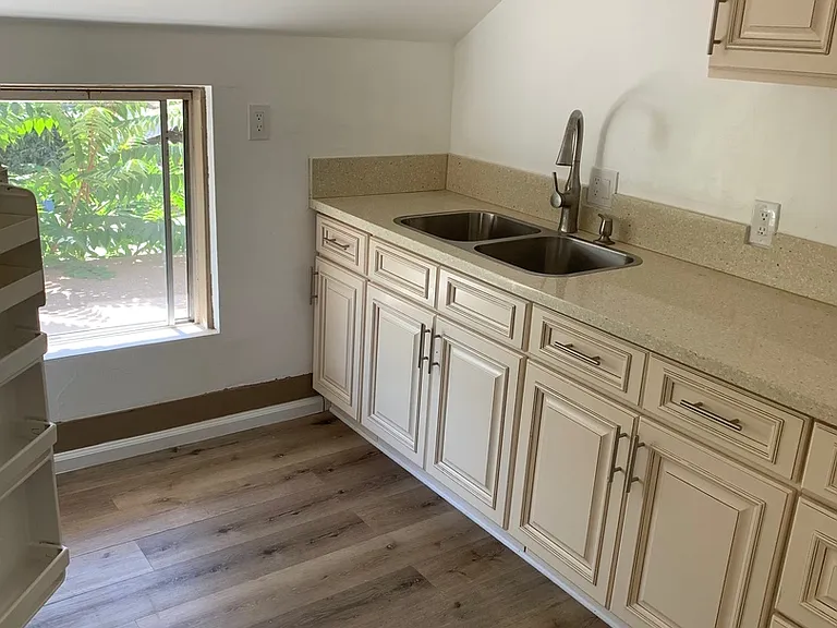 414 N Mill St — Photo 1