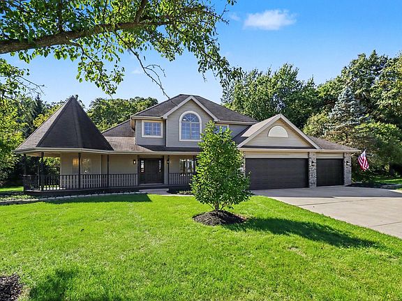 2nd image of 10 Wingate Cir