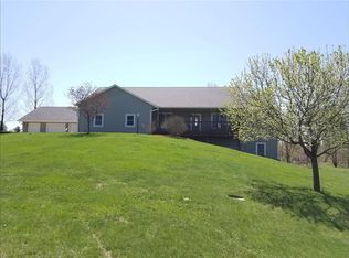 N13564 Buckskin Rd, Trempealeau, WI 54661