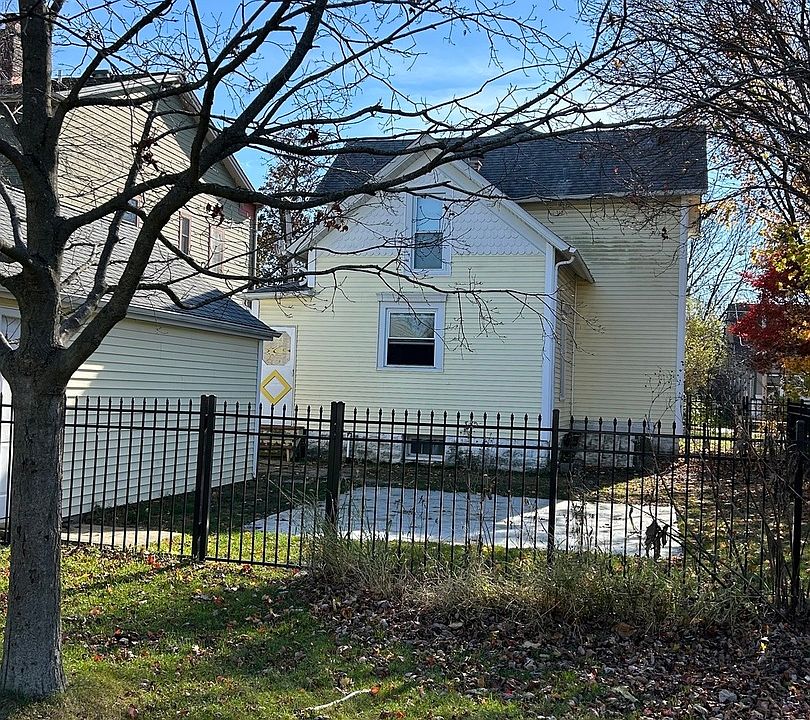 2nd image of 217 Kansas St