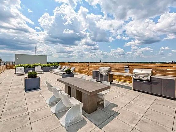 4th image of 2521 N California Ave #201