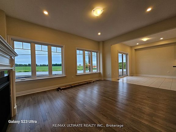3rd image of 260 Heritage St