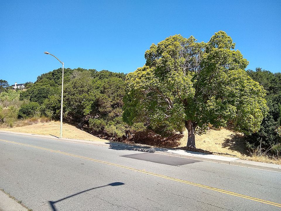 Vacant 0.87 acre Oak Land