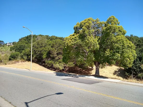 13832 Campus Dr, Oakland, CA 94605