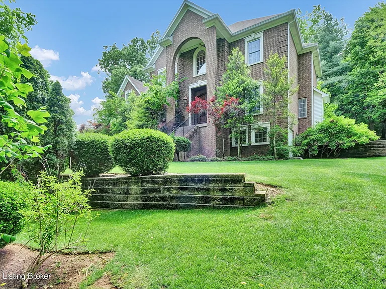 560 N Hubbards Ln — Photo 9