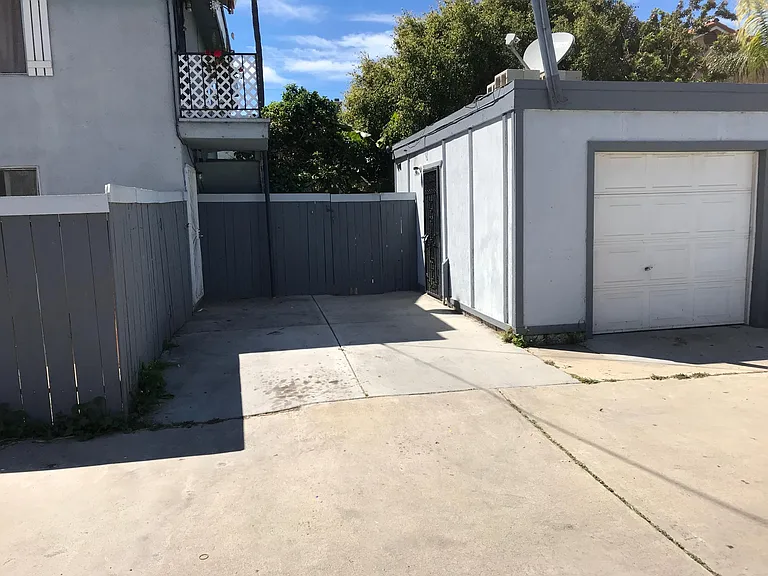 1108 Grove Ave — Photo 3