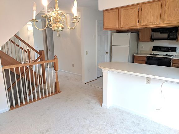4th image of 304 Skidmore Blvd